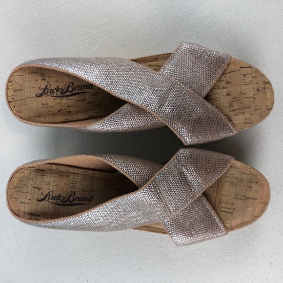 Lucky Brand Shoes - Lucky Brand Wedge Wide Metallic Straps Sz 8